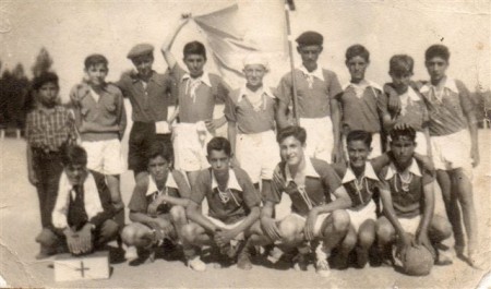 A equipa de futebol “ Os Leões da Praça ” com algumas celebridades do Colégio e nem só, por altura da primeira metade da década de 50